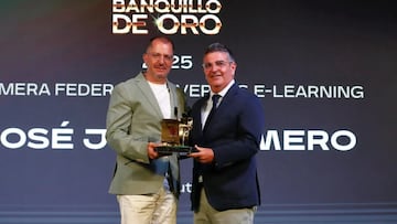 José Juan Romero recibe ese Banquillo de Oro.