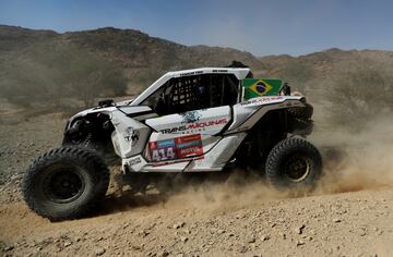 Cristiano de Sousa del equipo South Racing Can-Am y su copiloto Fausto Mota en acción durante la etapa 7.