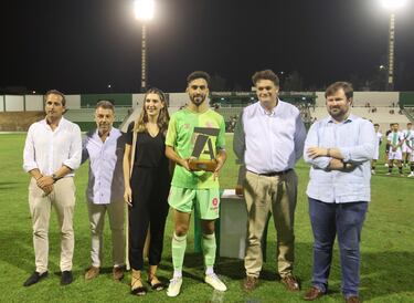 El Antequera somete al M¨¢laga y se queda con el Trofeo Los D¨®lmenes
