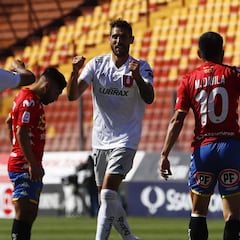 "Corazón dividido": Larrivey y la apuesta con su suegro, un histórico de la UC