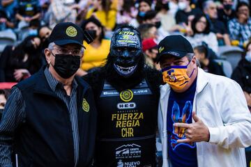 Miguel Herrera, entrenador de Tigres, asistió a 'La Fortaleza' para presenciar el juego 3 de las Finales.