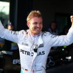 Rosberg vence en el doblete de Mercedes, pero Vettel asusta