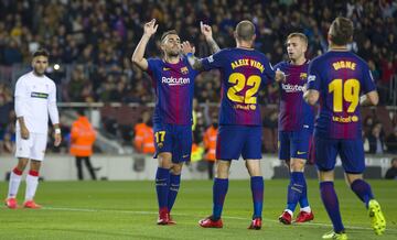 Celebración del 1-0 de Alcácer