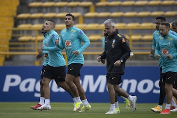 La Selección de Brasil realizó su primer entrenamientos en el estadio Metropolitano de Techo en Bogotá antes de viajar a Venezuela.