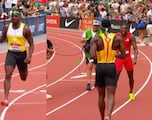 Noah Lyles es empujado por Kenny Bednarek tras un final de carrera muy caliente