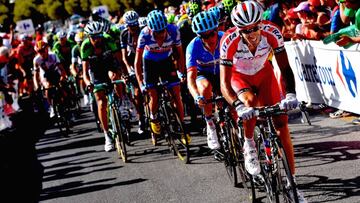 Alberto Losada compite durante una carrera con el maillot del Katusha.