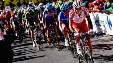 Alberto Losada compite durante una carrera con el maillot del Katusha.