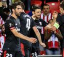 Aduriz mantiene con vida al Athletic en Europa
