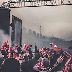 Multa al Liverpool por bengalas en Anfield ante el Atlético