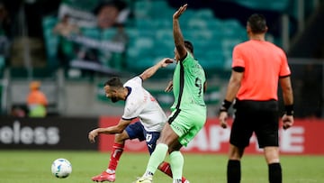 Bahia's midfielder #19 Caio Alexandre and Atletico Nacional's forward #09 Alfredo Morelos fight for the ball during the Copa Libertadores group stage football match between Brazil's Bahia and Colombia's Atletico Nacional at the Arena Fonte Nova stadium in Salvador, state of Bahia, Brazil, on April 24, 2025. (Photo by Arisson MARINHO / AFP) (Photo by ARISSON MARINHO/AFP via Getty Images)