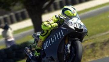 <b>VOLADOR. </B>Valentino Rossi se ha vuelto a salir en una sesión de entrenamientos.