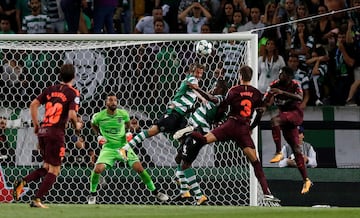 Gerard Pique, Samuel Umtiti con Fabio Coentrao y William Carvalho.