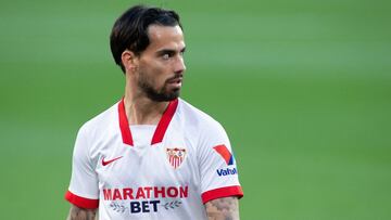 Suso, ante el Elche.