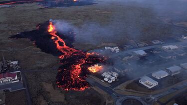 Nueva erupci¨®n volc¨¢nica en Islandia: la lava llega a las casas