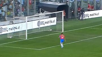 ‘Mago’ Valdivia definió de la manera más inesperada: ¡golazo para cerrar el estadio!