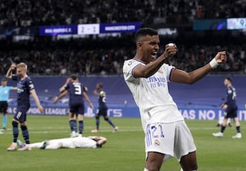 Rodrygo celebra uno de sus goles.