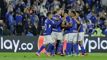 Jugadores de Millonarios en un partido de la Liga BetPlay.