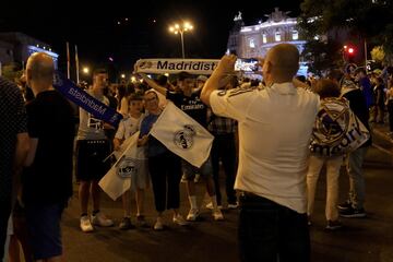 Los seguidores se reunieron en la Plaza de Cibeles para celebrar la decimocuarta Champions League del Real Madrid.