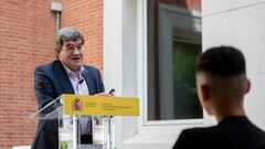 El ministro de Inclusión, Seguridad Social y Migraciones, José Luis Escrivá, interviene en una rueda de prensa, en el Ministerio de Inclusión, Seguridad Social y Migraciones, a 3 de junio de 2022, en Madrid (España). Su comparecencia tiene como objetivo presentar el balance de la reforma del Reglamento de Extranjería cuando se cumplen seis meses de su entrada en vigor. Con esta reforma se flexibilizan los trámites burocráticos y la inclusión sociolaboral de migrantes menores y jóvenes llegados a suelo español sin la compañía de un adulto.
03 JUNIO 2022;BALANCE RESULTADOS;MIGRACIÓN;MIGRANTES;MINISTERIO;PAPELES;
Alberto Ortega / Europa Press
03/06/2022