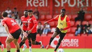 29-10-25. LOUM Y CORTÉS, EN UN ENTRENAMIENTO EN MAREO.