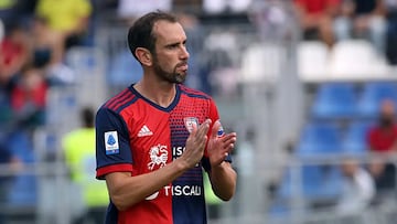 Godín durante un partido con el Cagliari.