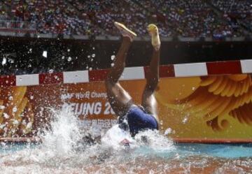 Rolanda Bell durante la prueba de 3000 metros obstáculos en los Mundiales de Atletismo de Pekín 2015.
