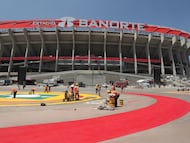 MEX8293. CIUDAD DE MÉXICO (MÉXICO), 27/03/2026.- Fotografía de la fachada del Estadio Azteca (Banorte) este viernes, en Ciudad de México (México). El Estadio Azteca, santuario del fútbol donde se hicieron campeones mundiales los míticos Pelé y Maradona, abrirá sus puertas mañana después de una remodelación capital, que ha rejuvenecido al recinto a unas semanas de cumplir 60 años. EFE/ Mario Guzmán