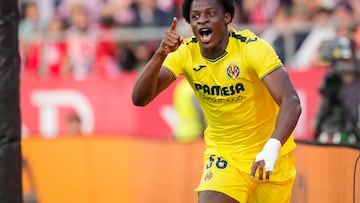 GIRONA, 10/05/2025.- El delantero camerunés del Villarreal, Etta Eyong, tras conseguir el primer gol del equipo castellonense durante el encuentro correspondiente a la jornada 35 de Laliga EA Sports que disputan hoy sábado Girona y Villarreal en el estadio municipal de Montilivi, en Girona. EFE/David Borrat.