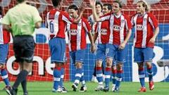 Trámite entre pitos y patadas