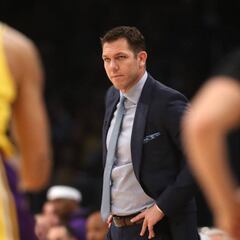 Walton: sus opciones de seguir en los Lakers son casi nulas