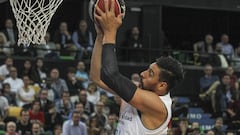 Gustavo Ayón vuelve a jugar tres meses y medio después