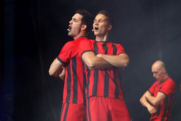 La vida del futbolista inspiró a una obra musical cuya representación se realiza en verano en un auditorio al aire libre.
