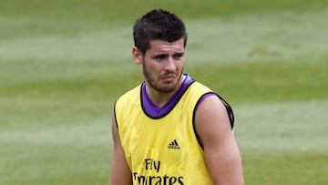 Morata, entren&aacute;ndose.