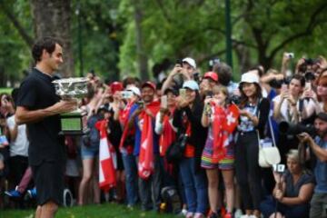 El día después: Federer celebró su título con los fans