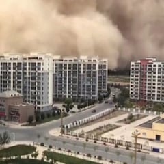 Una tormenta de arena se 'traga' una ciudad china