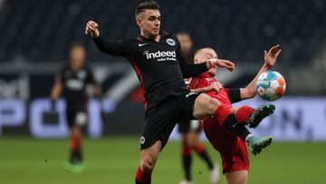 Santos Borré, delantero del Eintracht Frankfurt, jugó los 90 minutos en la derrota 0-2 ante Arminia. Cortó una racha de 6 partidos anotando o asistiendo