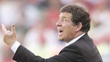 <b>EUFÓRICO</b>. Otto Rehhagel se ha convertido en un héroe en Grecia.