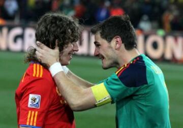 Carles Puyol e Iker Casillas. 