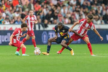 Mario Soriano, Mohamed Camara y Alberto Moreno.