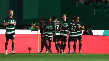 Los jugadores del Sporting celebran el gol de Gyökeres.