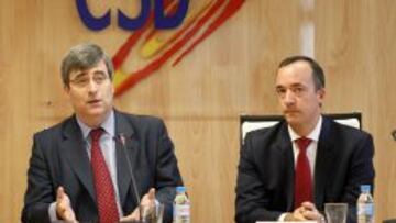 Miguel Cardenal, secretario de Estado para el Deporte, con Francisco Martínez, secretario de estado para la Seguridad.-
