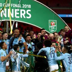 Gary Neville blasts 'spineless' Arsenal after EFL Cup final