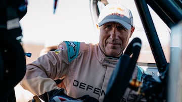 Peterhansel, piloto de Defender en el Dakar 2026, durante un test en Yanbu.