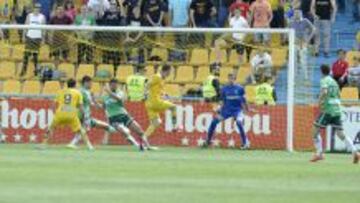 David Rodríguez da tres puntos al Alcorcón ante el Racing