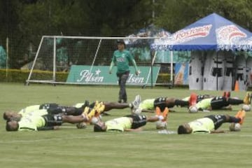 Un total de 27 futbolistas se presentaron al primer entrenamiento de Nacional con miras al Torneo Clausura 2015.