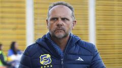 Javier Torrente sorprende y deja la banca de Everton