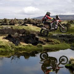 Joan Barreda sigue en la pelea y Laia Sanz, dentro del top 10