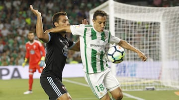 7 partidos con el Betis y 48 con el Valencia. Es su primera temporada con el Betis. Con el Valencia jugó dos temporadas y marcó un gol en competición oficial.