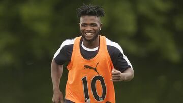 Isaac Success, en un entrenamiento con el Watford.