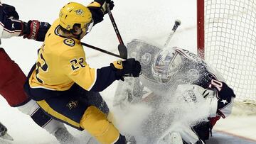 Kevin Fiala, de los Nashville Predators, en una acci&oacute;n contra los Columbus Blue Jackets.